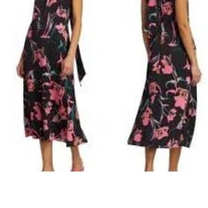 Milly floral 
Ties at neckline in back
Size 8. 18" armpit to armpit 
52" long